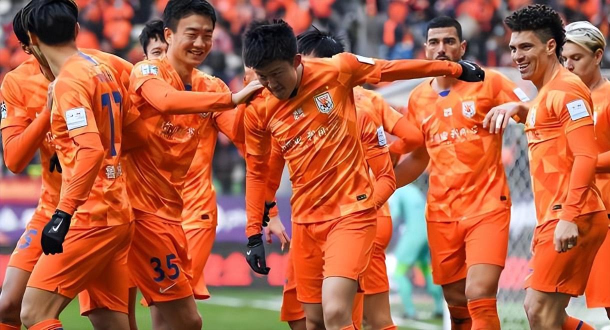 乐鱼体育-吴兴涵本赛季能否留在泰山,已引起球迷热议,曾立下赫赫战功